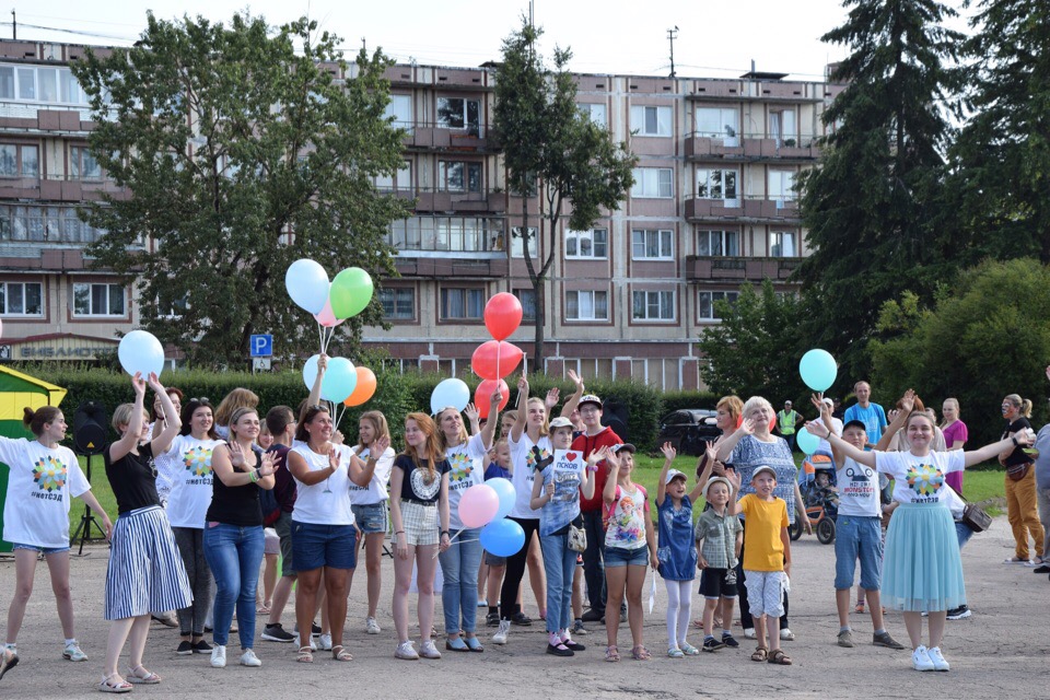 21 июля мы провели уличную акцию для детей и родителей, посвященную профилактике рисков в детской среде.